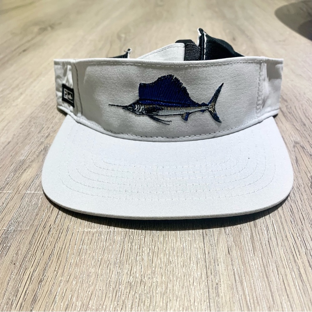 Tan pelagic visor